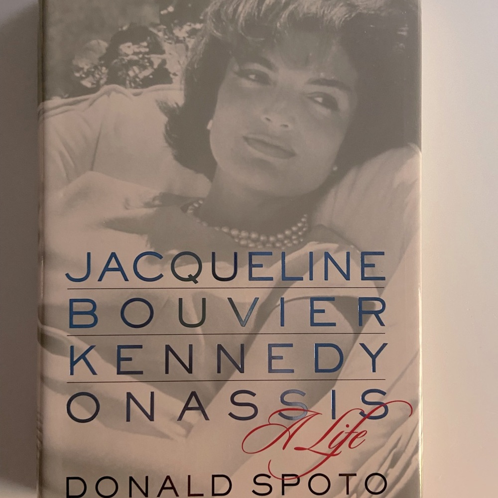 Jacqueline Kennedy-Onassis Biography